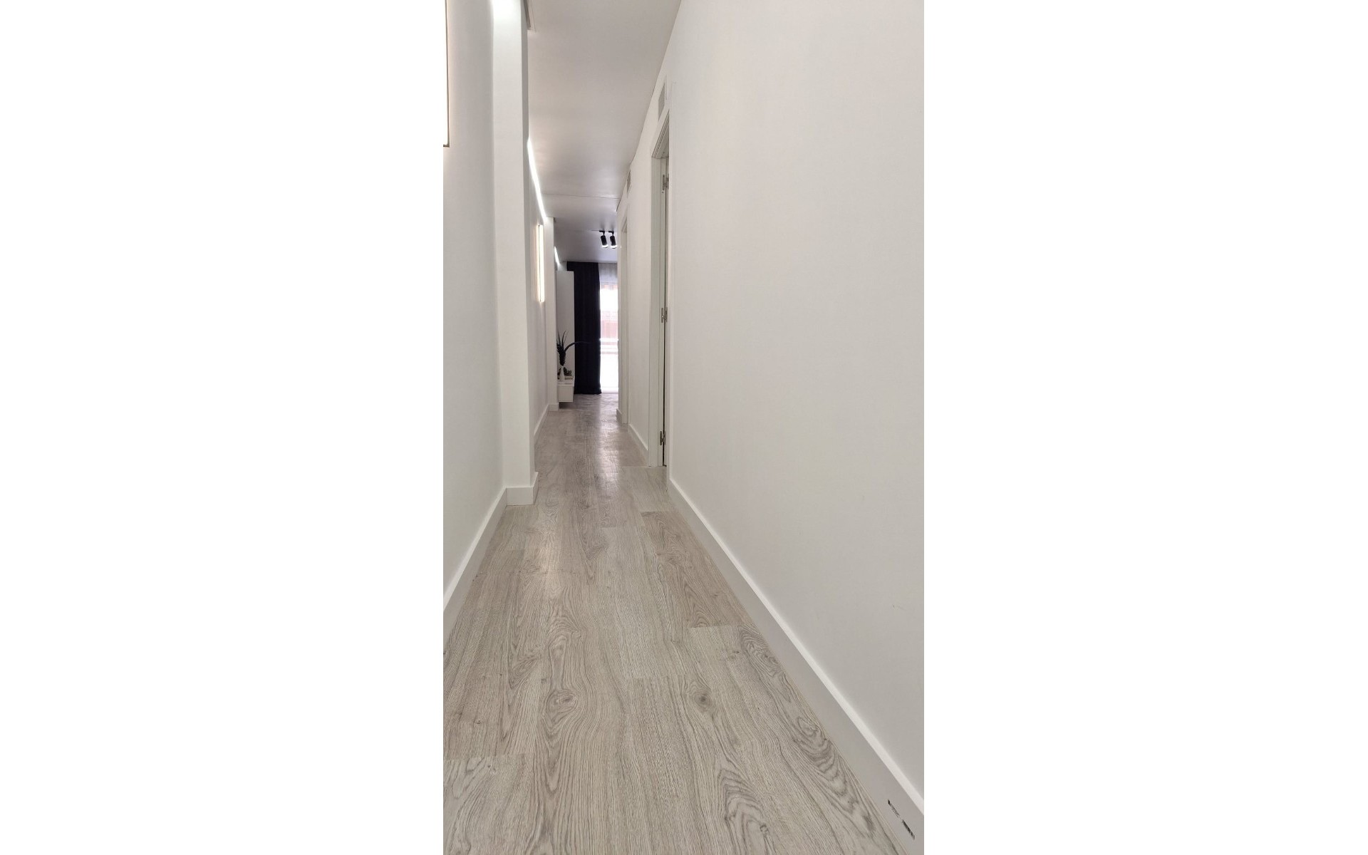Resale - Apartment - Torrevieja - Torrevieja Centro