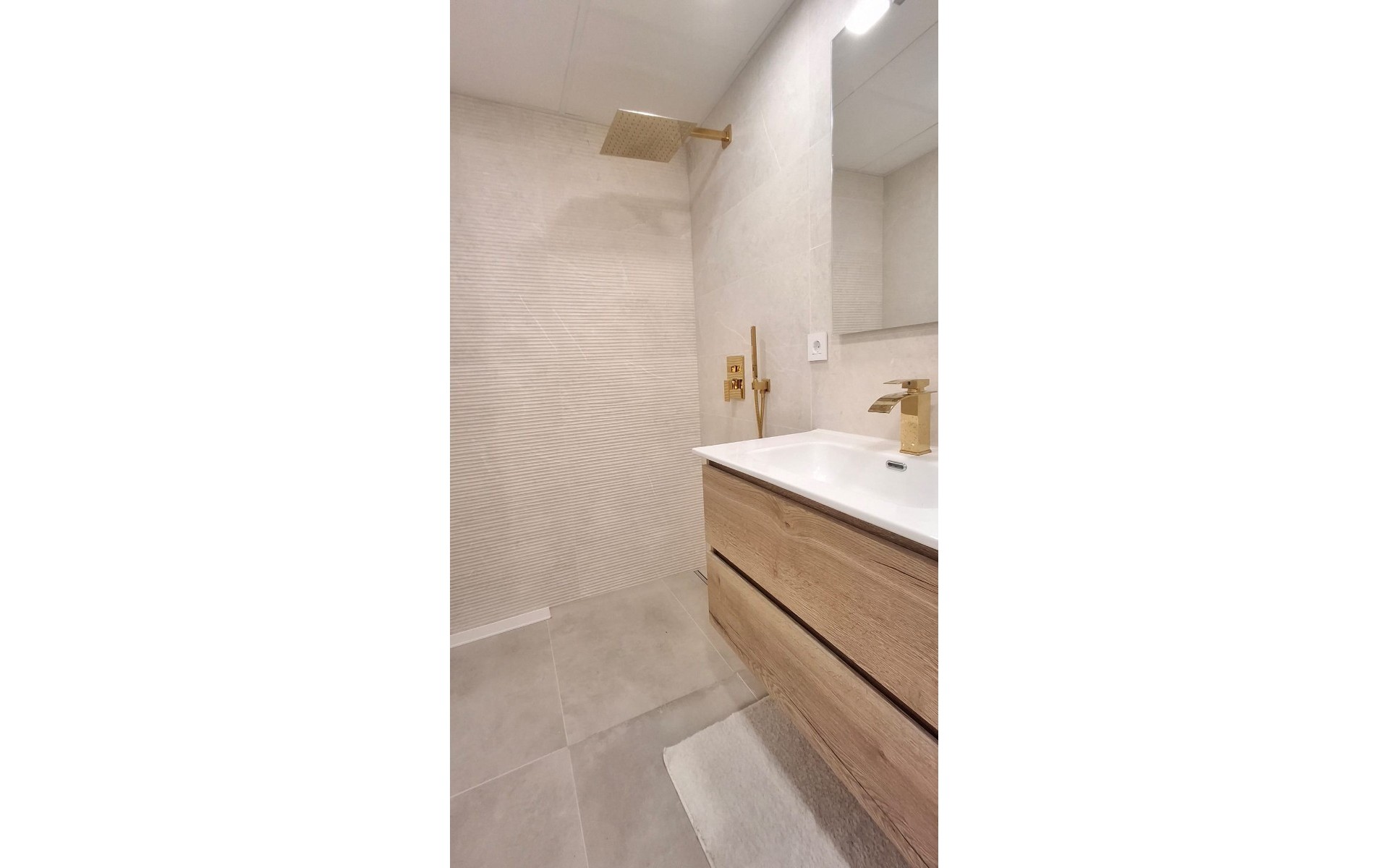Resale - Apartment - Torrevieja - Torrevieja Centro