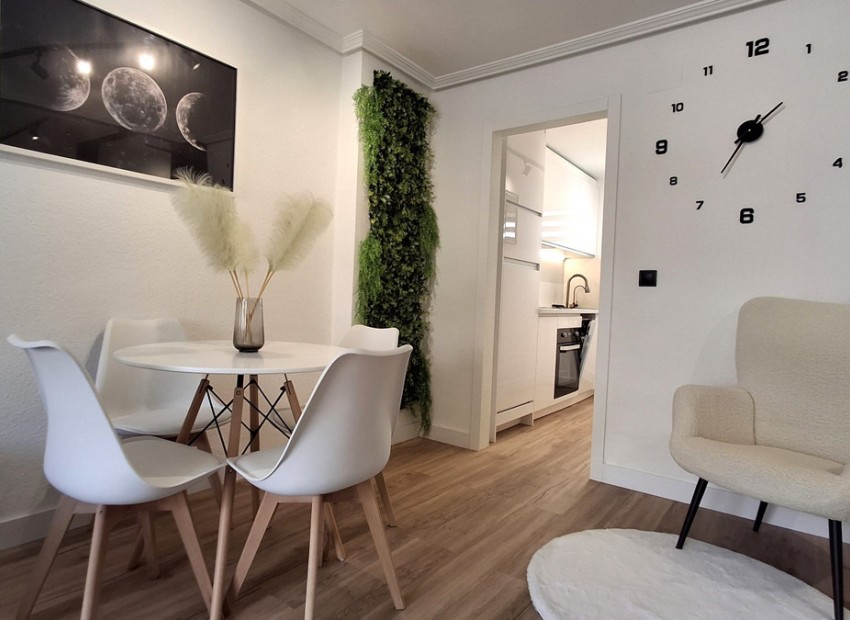 Resale - Apartment - Torrevieja - Torrevieja Centro