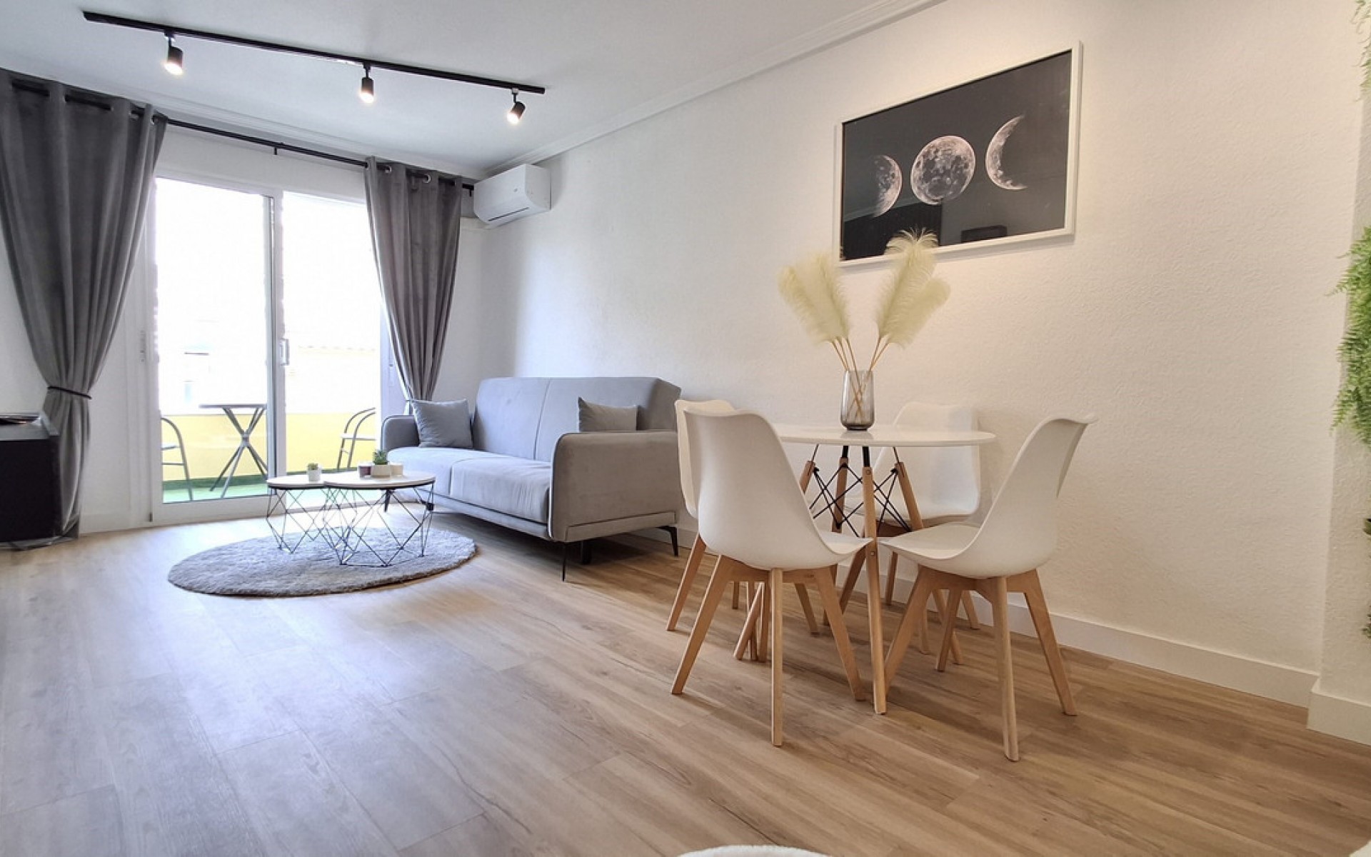 Resale - Apartment - Torrevieja - Torrevieja Centro