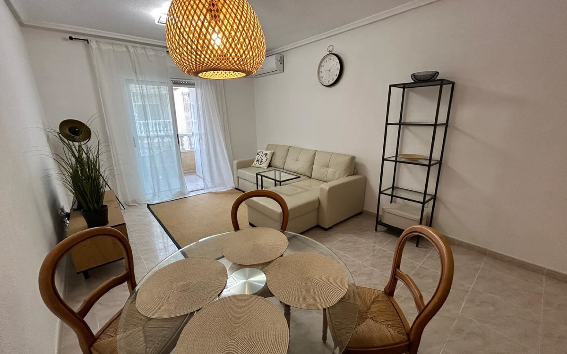 Resale - Apartment - Torrevieja - Torrevieja Centro