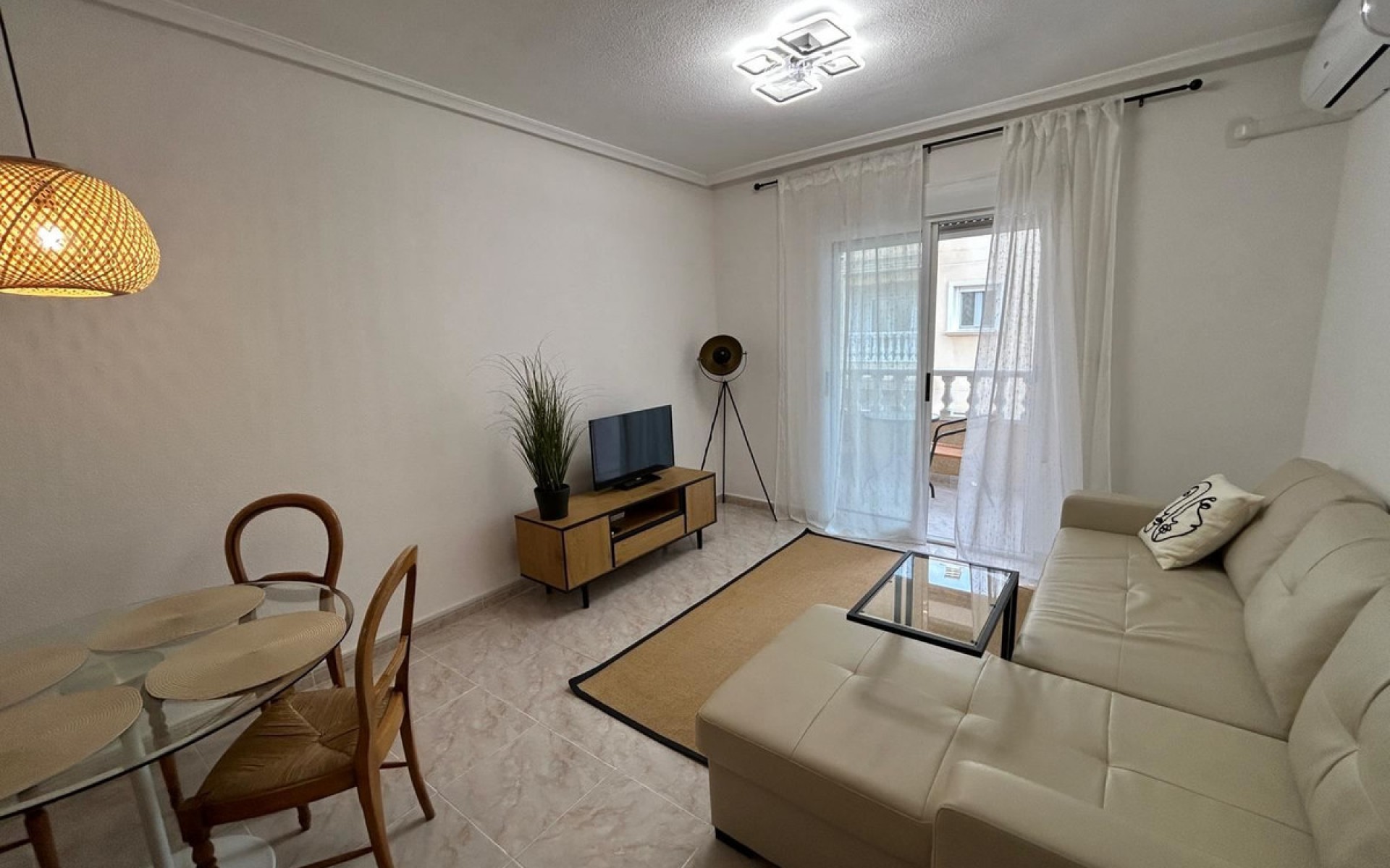 Resale - Apartment - Torrevieja - Torrevieja Centro
