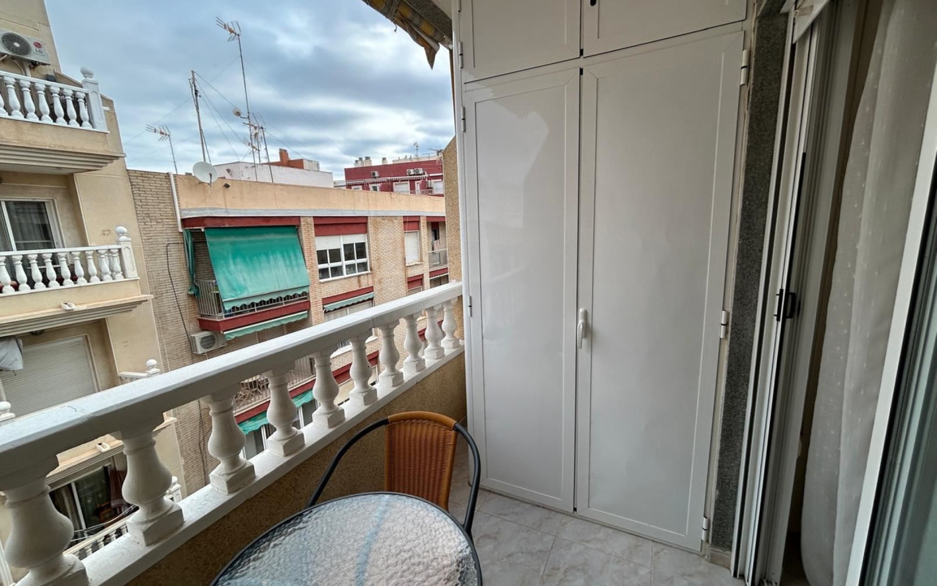 Resale - Apartment - Torrevieja - Torrevieja Centro