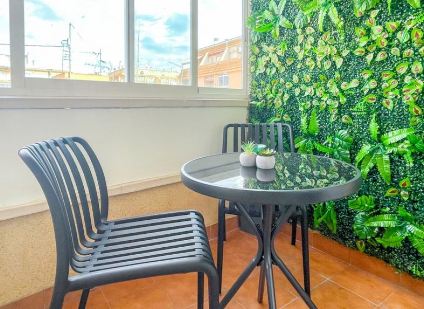 Resale - Apartment - Torrevieja - Torrevieja Centro