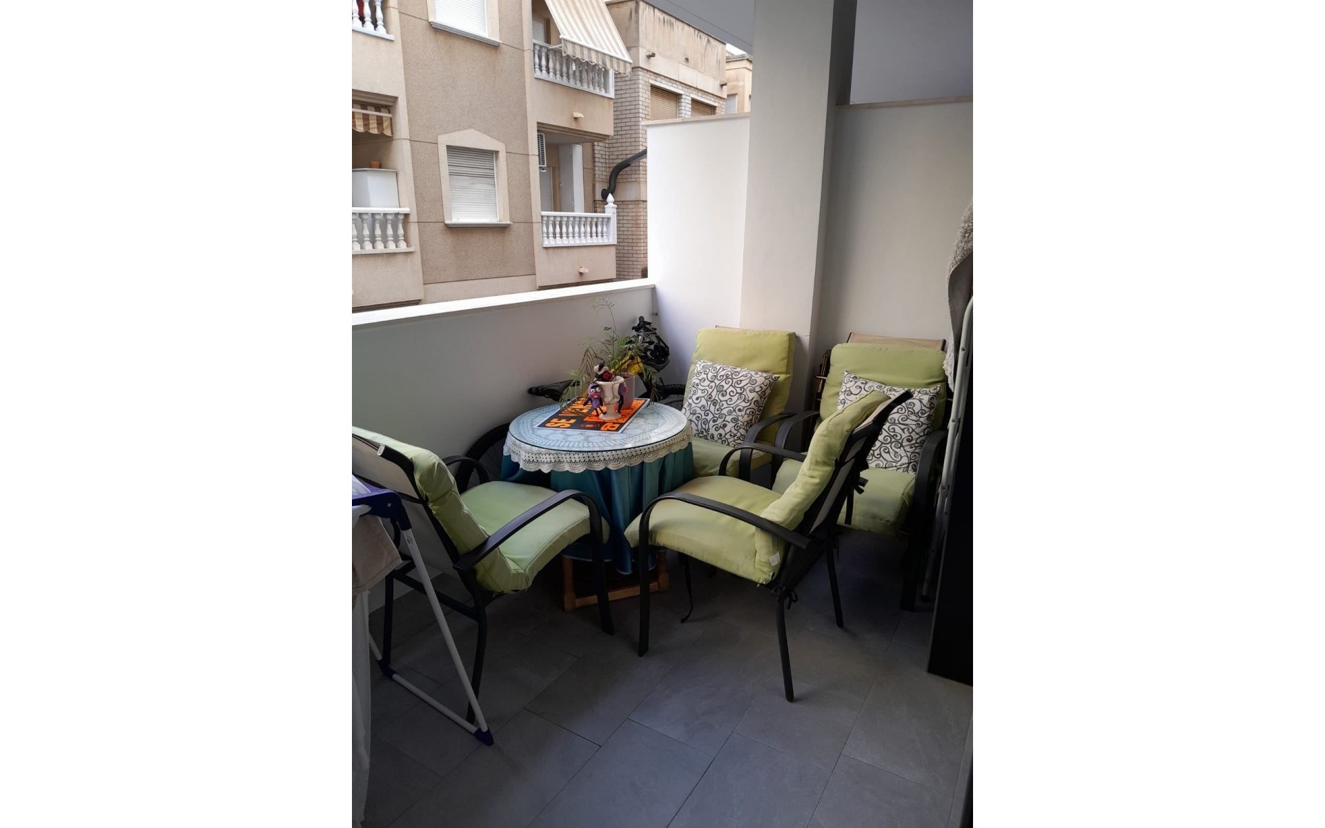 Resale - Apartment - Torrevieja - Torrevieja Centro