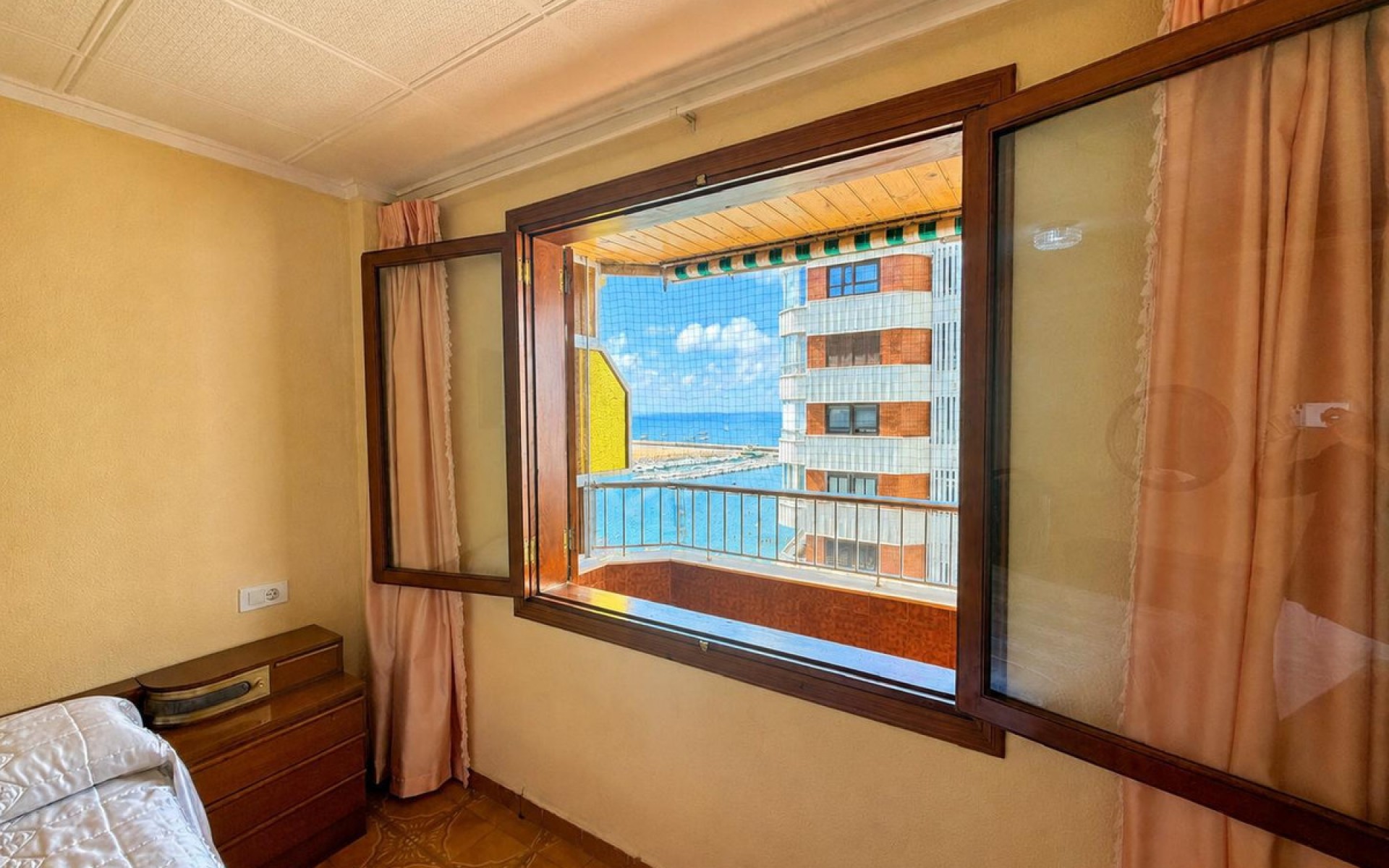 Resale - Apartment - Torrevieja - Torrevieja Centro
