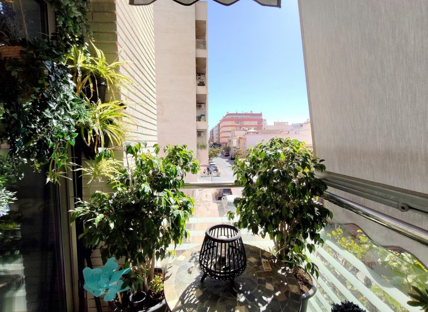 Resale - Apartment - Torrevieja - Torrevieja Centro