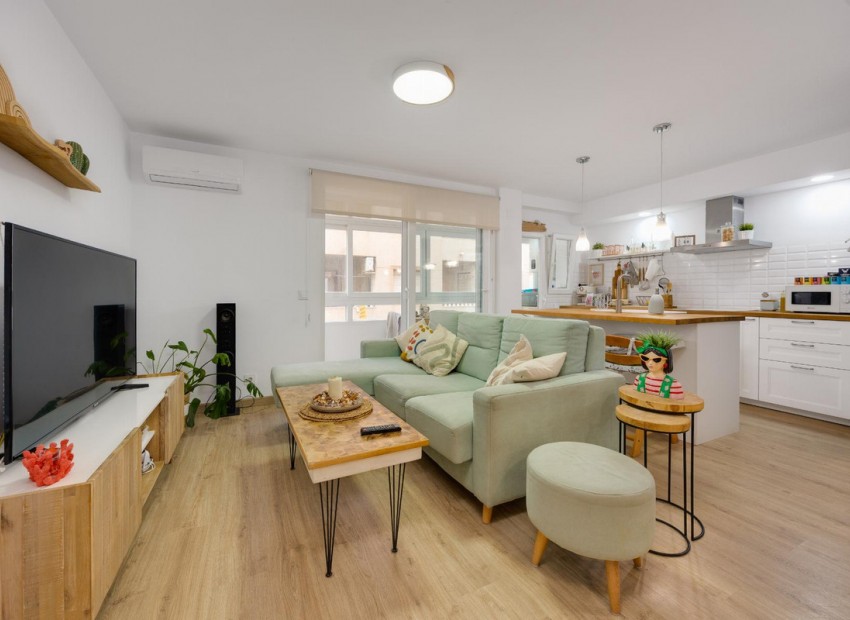 Resale - Apartment - Torrevieja - Torrevieja Centro