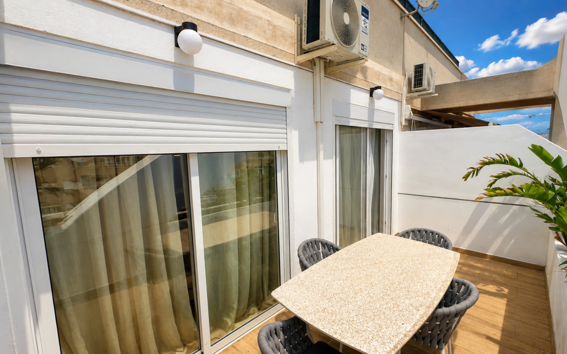 Resale - Apartment - Torrevieja - Torrevieja Centro