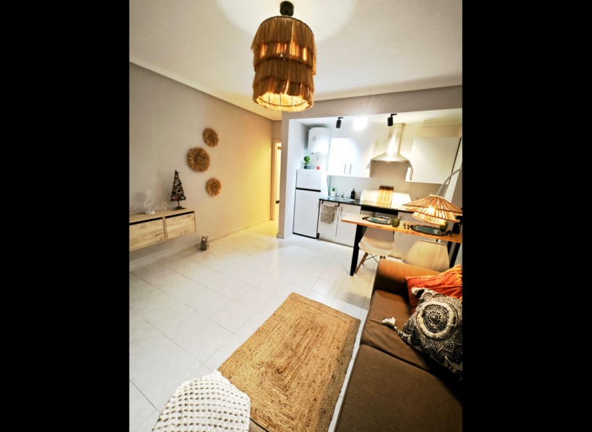 Resale - Apartment - Torrevieja - Torrevieja Centro