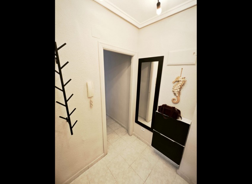Resale - Apartment - Torrevieja - Torrevieja Centro