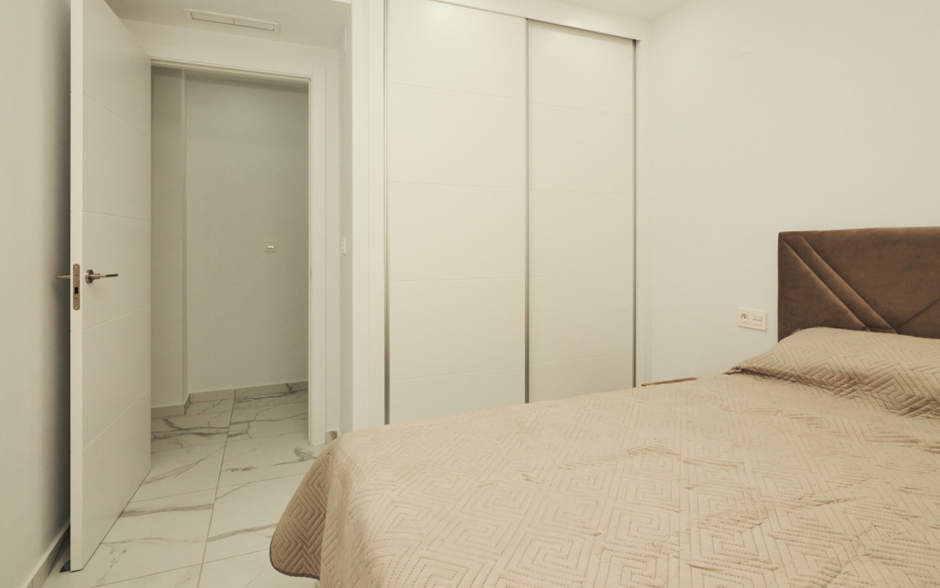 Resale - Apartment - Torrevieja - Torrevieja Centro