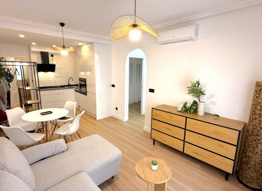 Resale - Apartment - Torrevieja - Torrevieja Centro