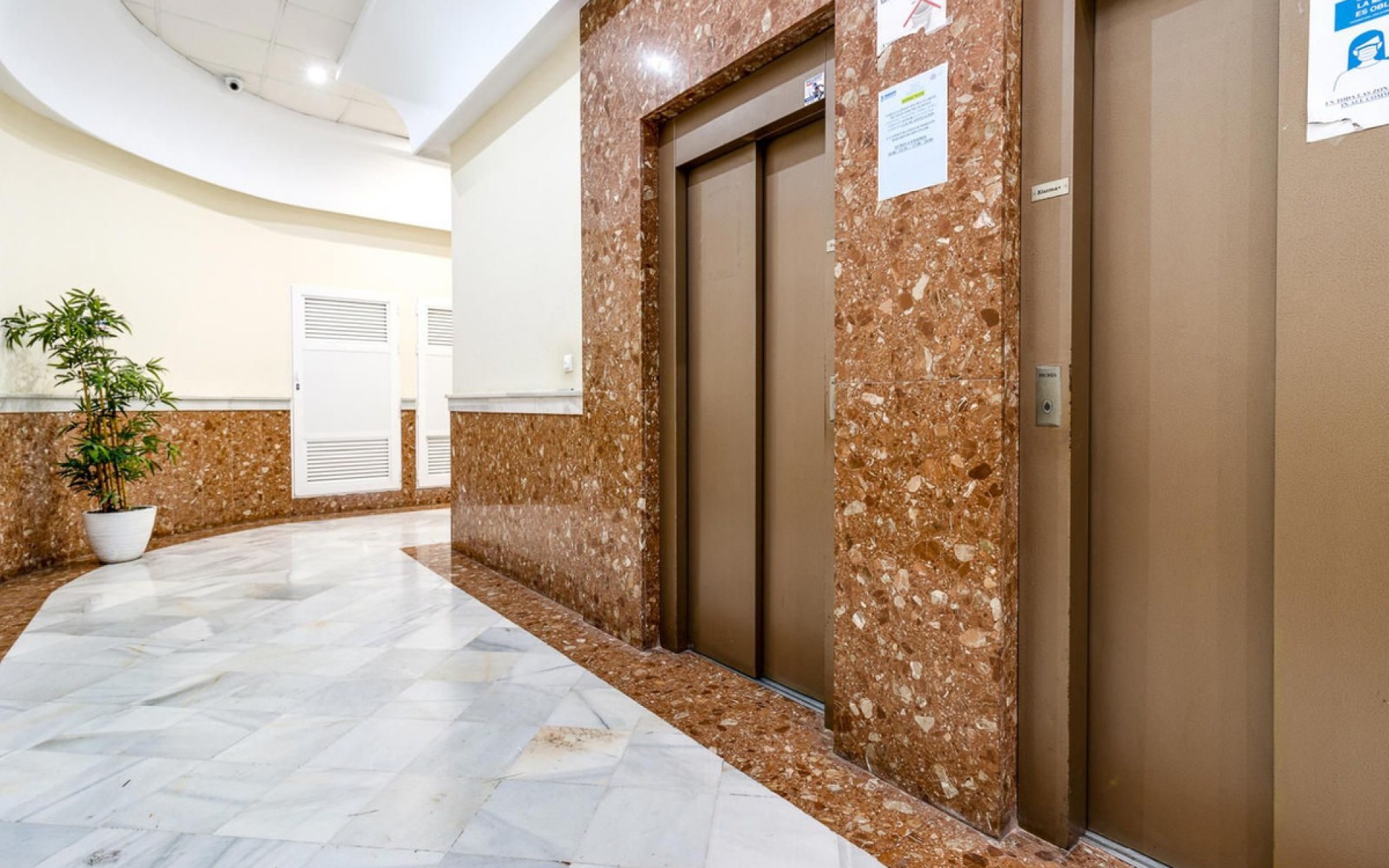 Resale - Apartment - Torrevieja - Torrevieja Centro