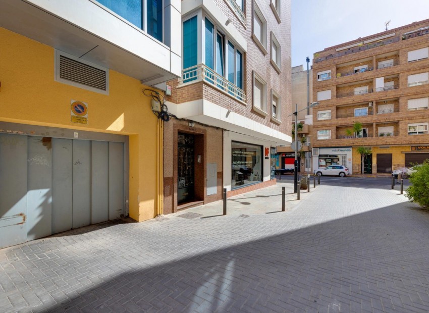 Resale - Apartment - Torrevieja - Torrevieja Centro