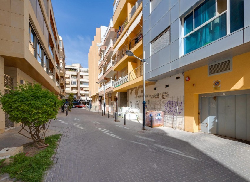 Resale - Apartment - Torrevieja - Torrevieja Centro