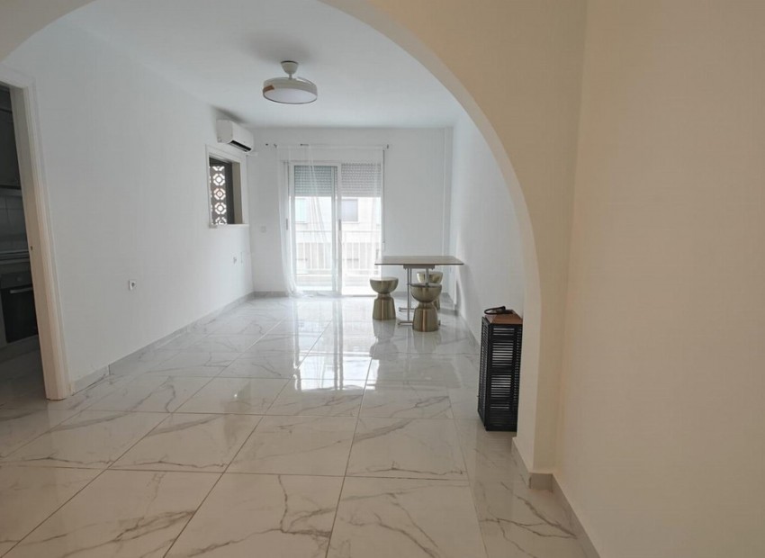 Resale - Apartment - Torrevieja - Torrevieja Centro