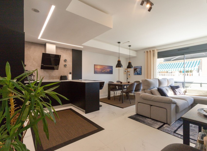 Resale - Apartment - Torrevieja - Torrevieja Centro