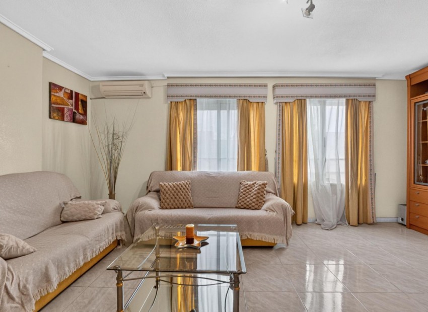 Resale - Apartment - Torrevieja - Torrevieja Centro