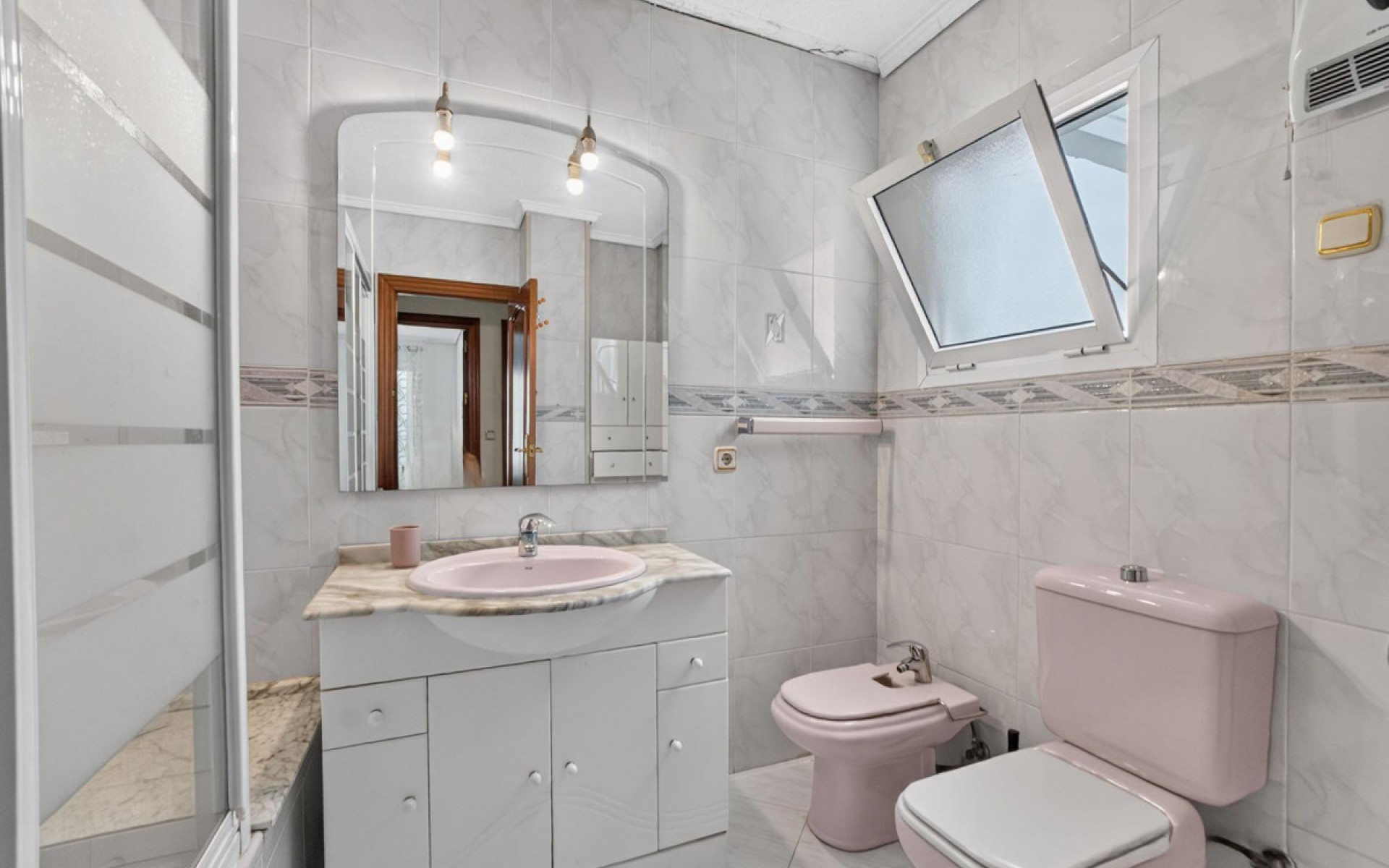 Resale - Apartment - Torrevieja - Torrevieja Centro