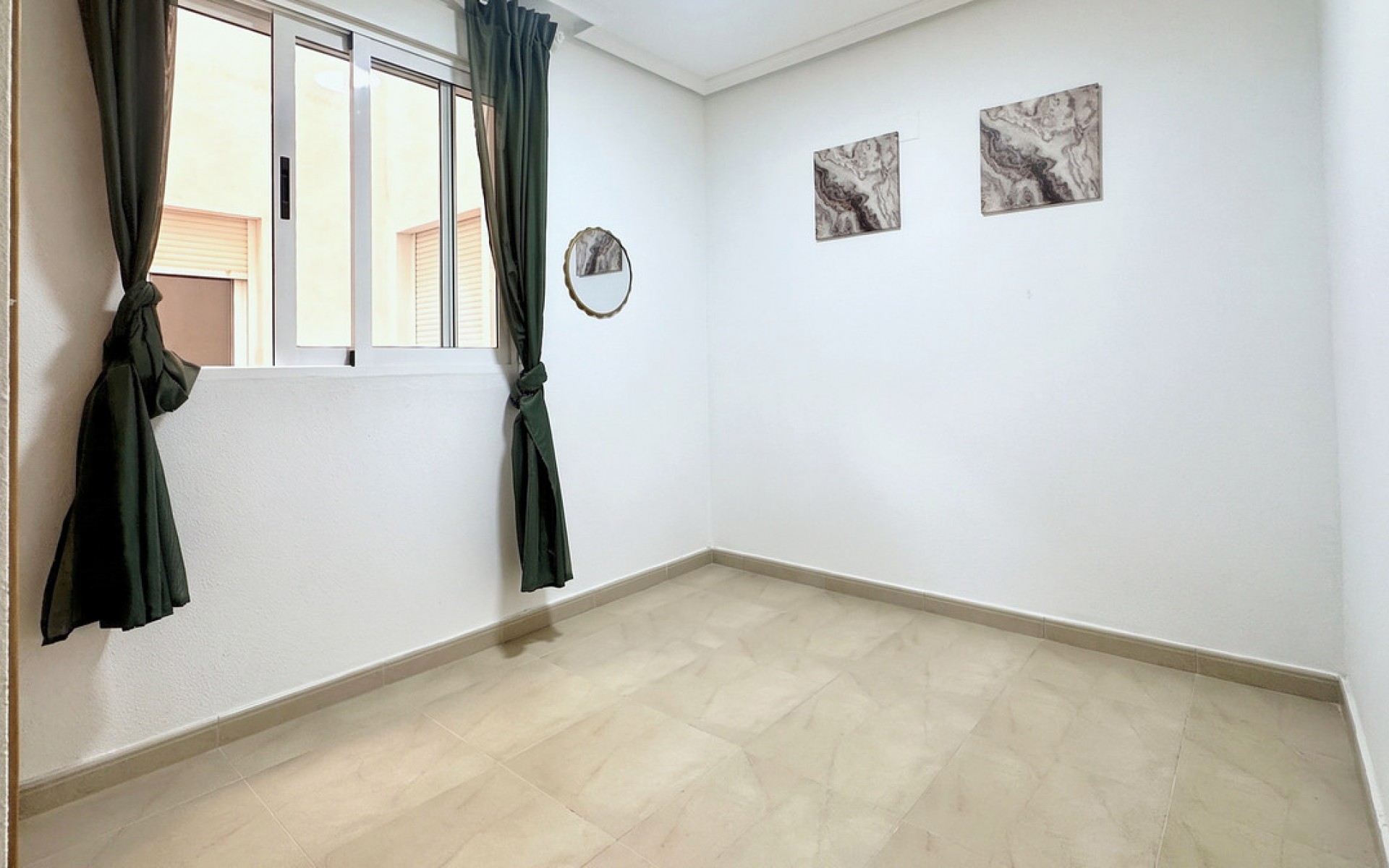 Resale - Apartment - Torrevieja - Torrevieja Centro