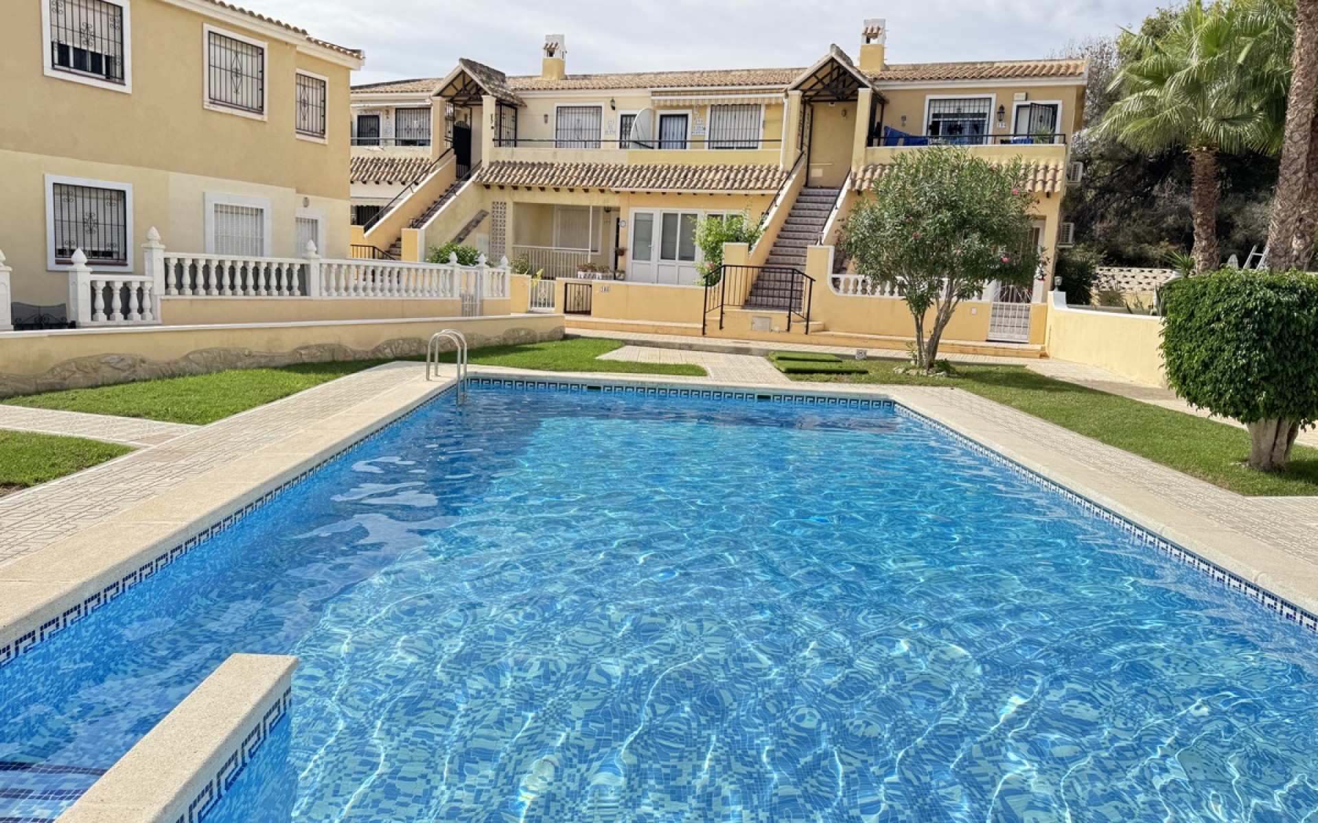 Resale - Apartment - Villamartin