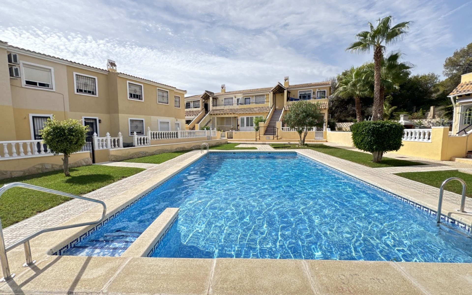 Resale - Apartment - Villamartin