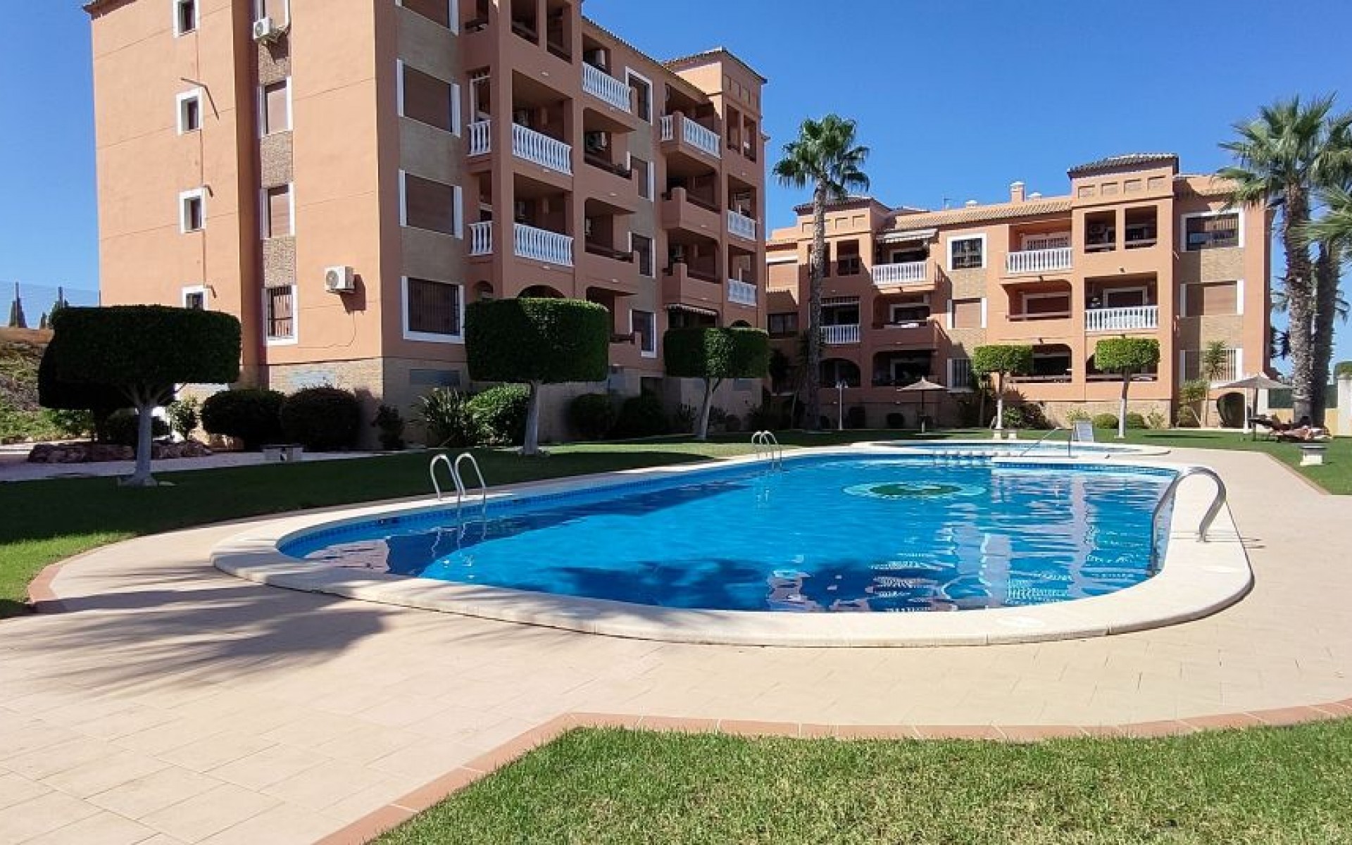 Resale - Apartment - Villamartin