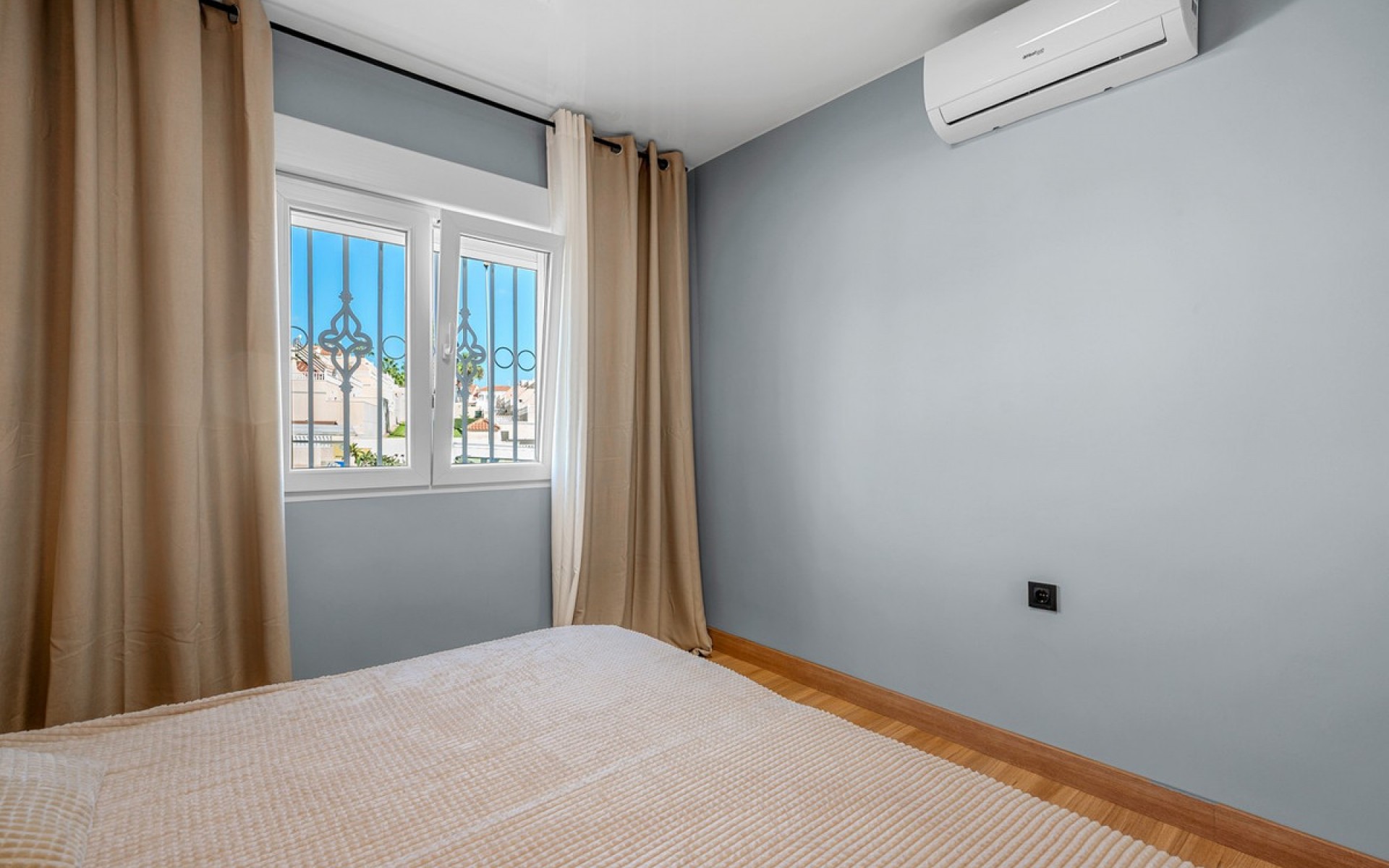 Resale - Apartment - Villamartin