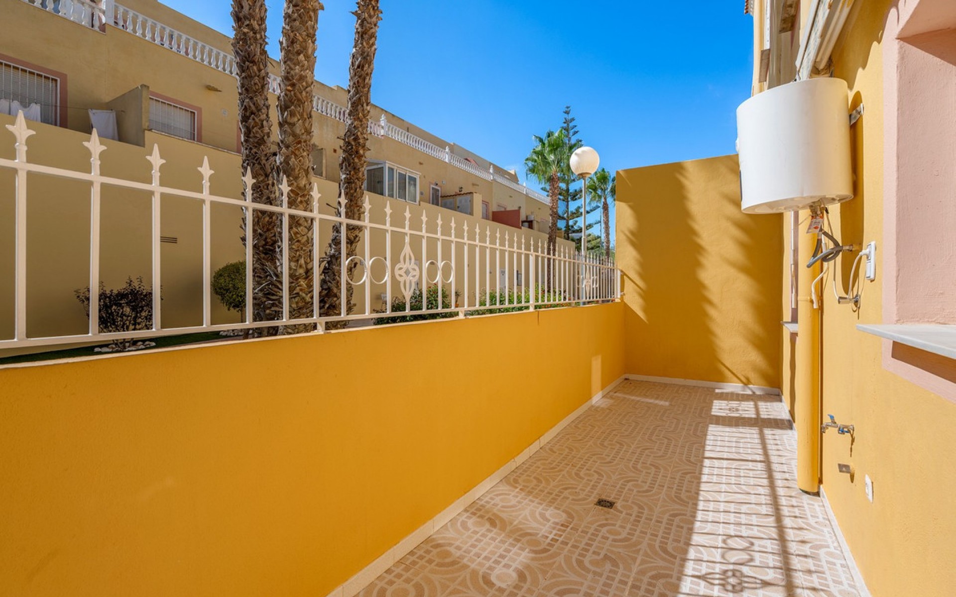 Resale - Apartment - Villamartin