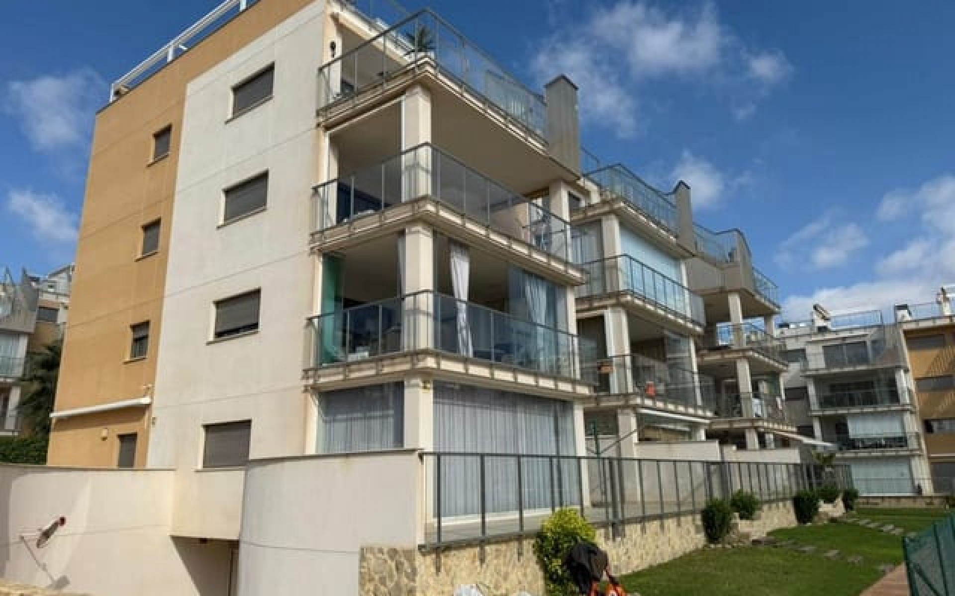 Resale - Apartment - Villamartin