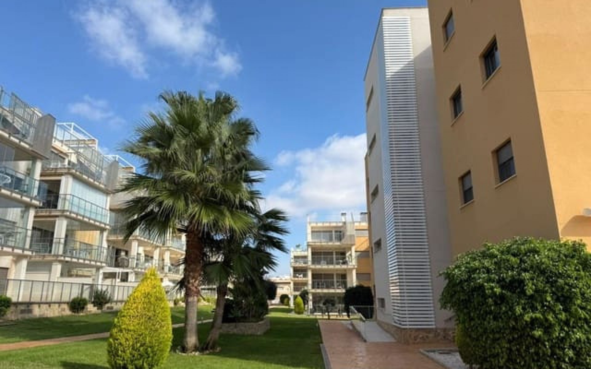 Resale - Apartment - Villamartin