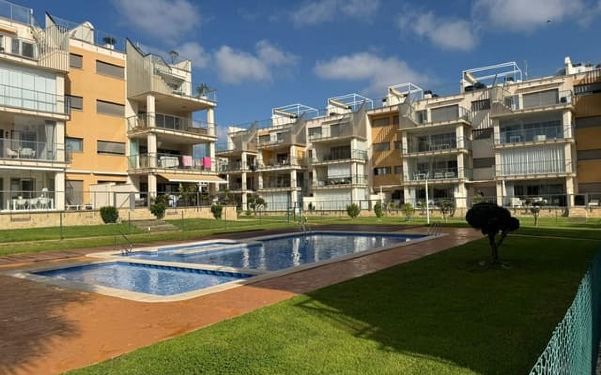 Resale - Apartment - Villamartin