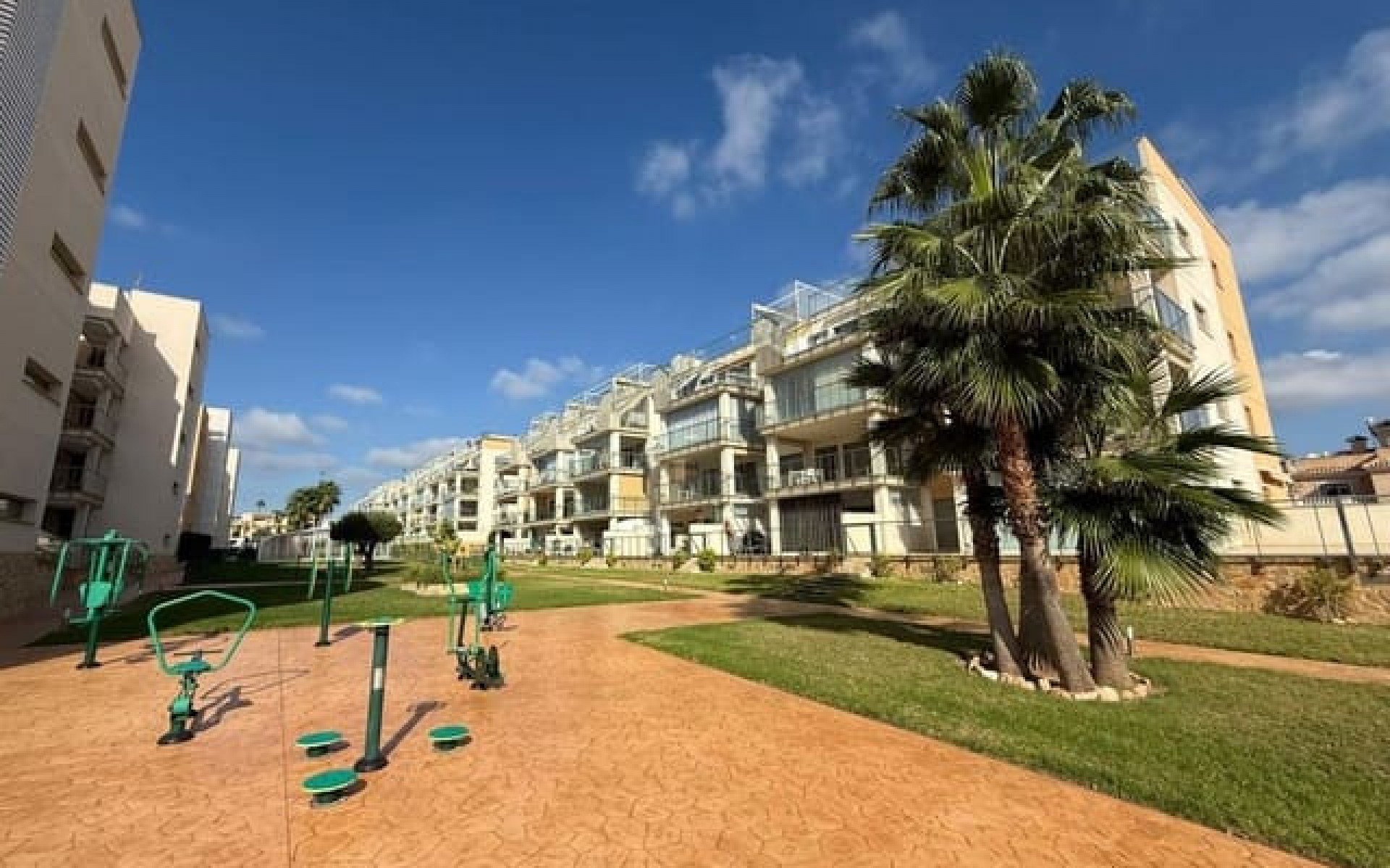 Resale - Apartment - Villamartin