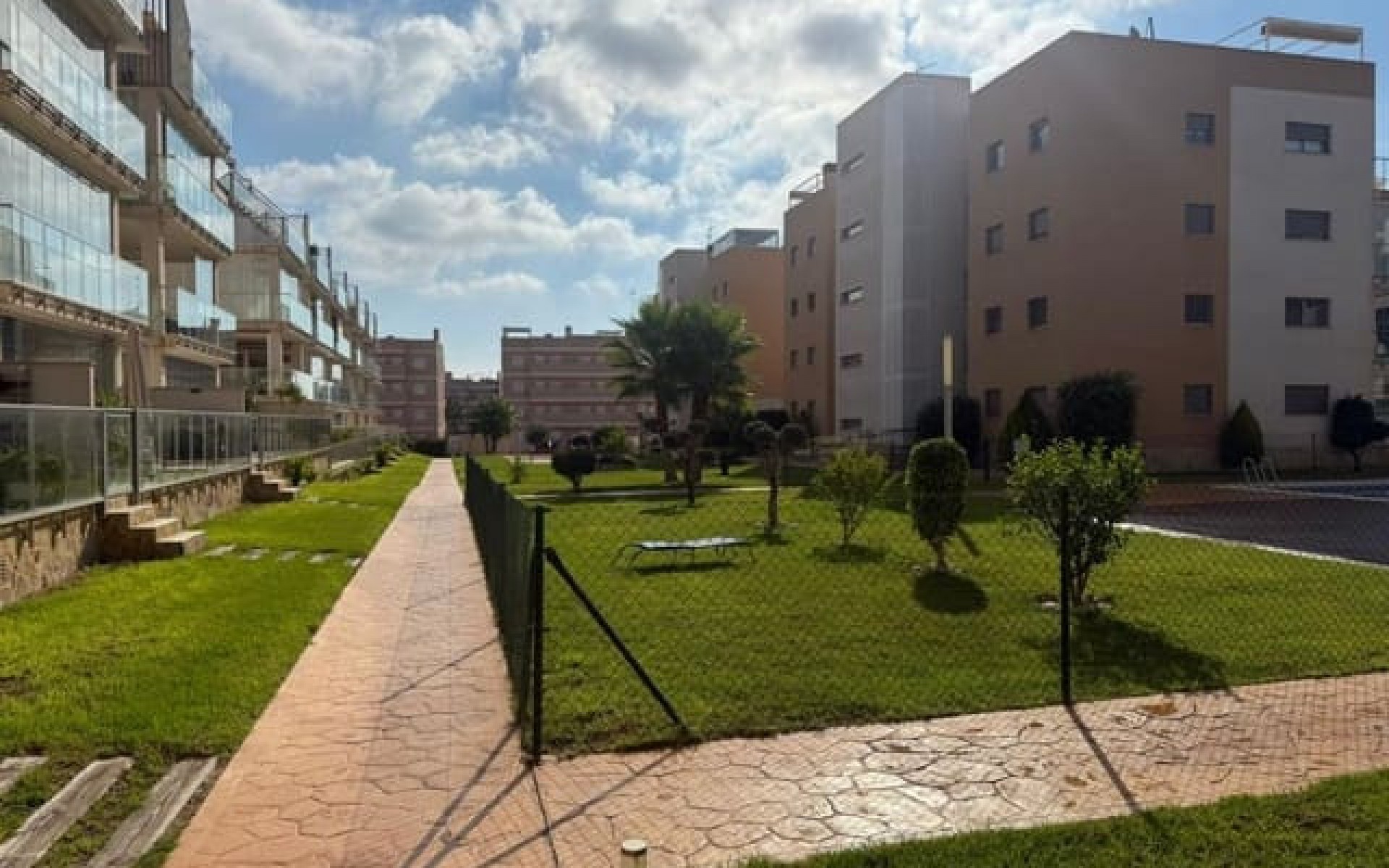 Resale - Apartment - Villamartin