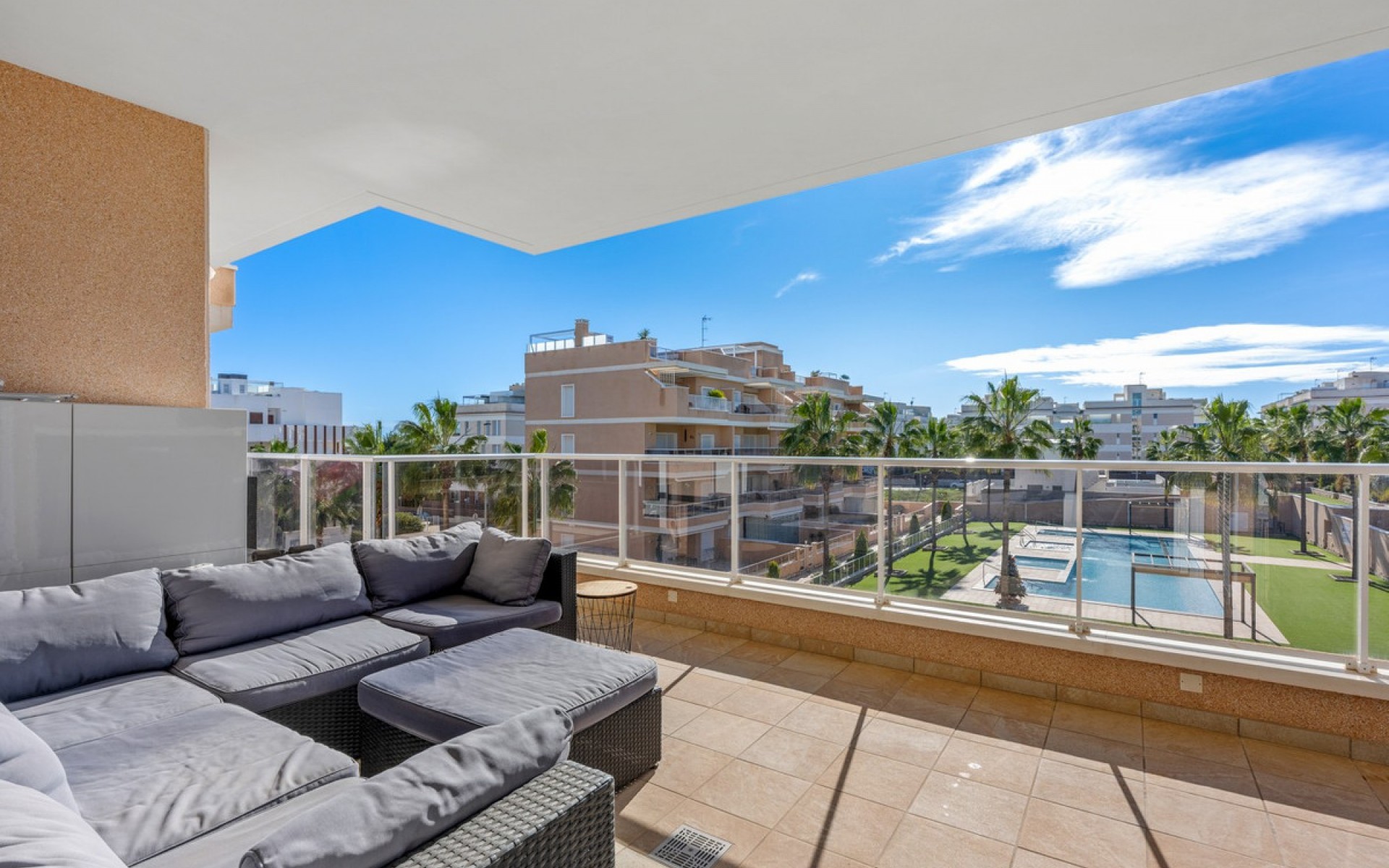 Resale - Apartment - Villamartin