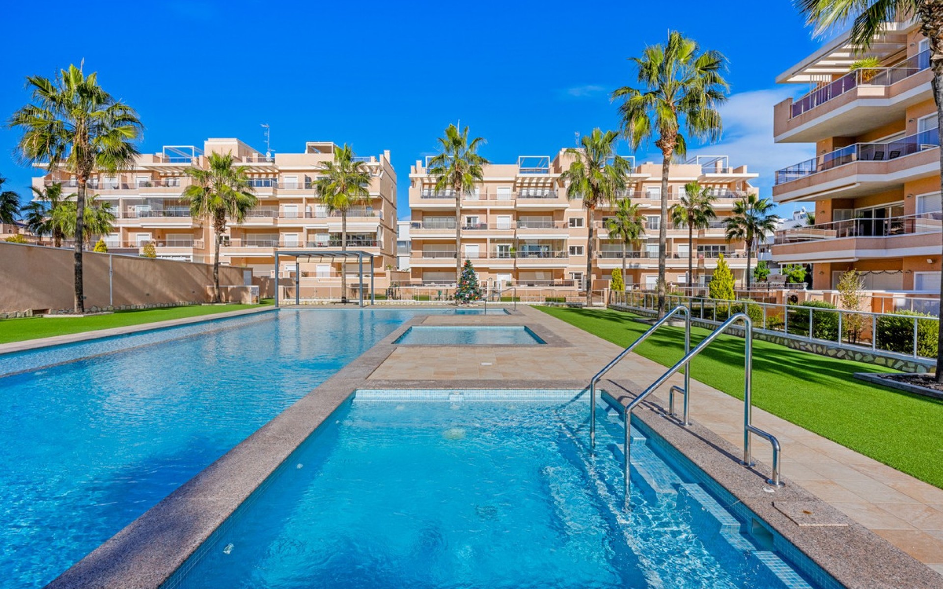 Resale - Apartment - Villamartin