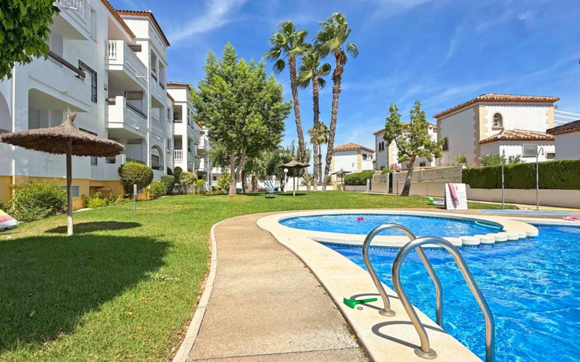 Resale - Apartment - Villamartin