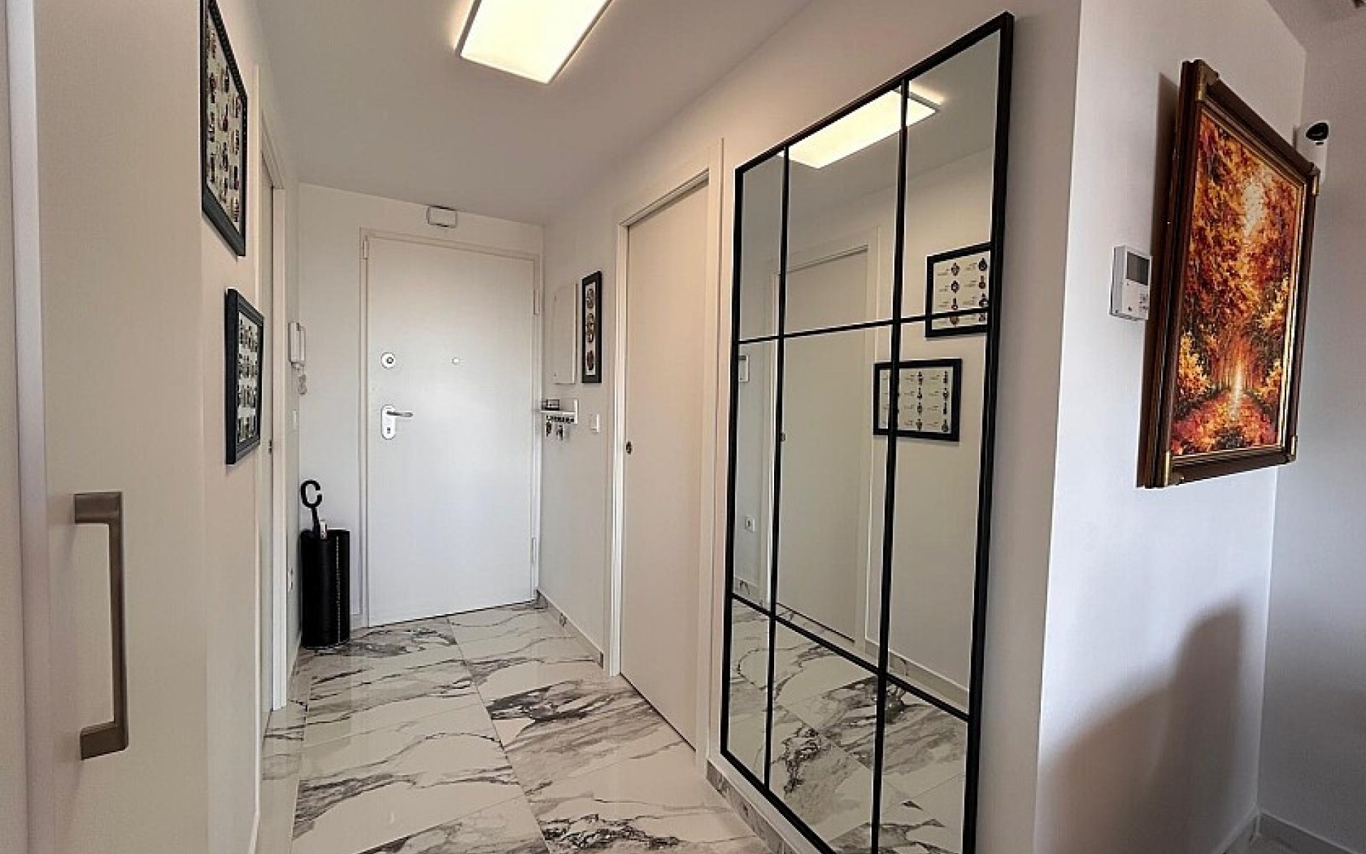 Resale - Apartment - Villamartin