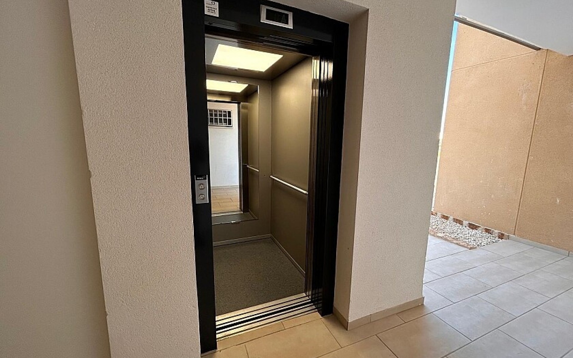 Resale - Apartment - Villamartin