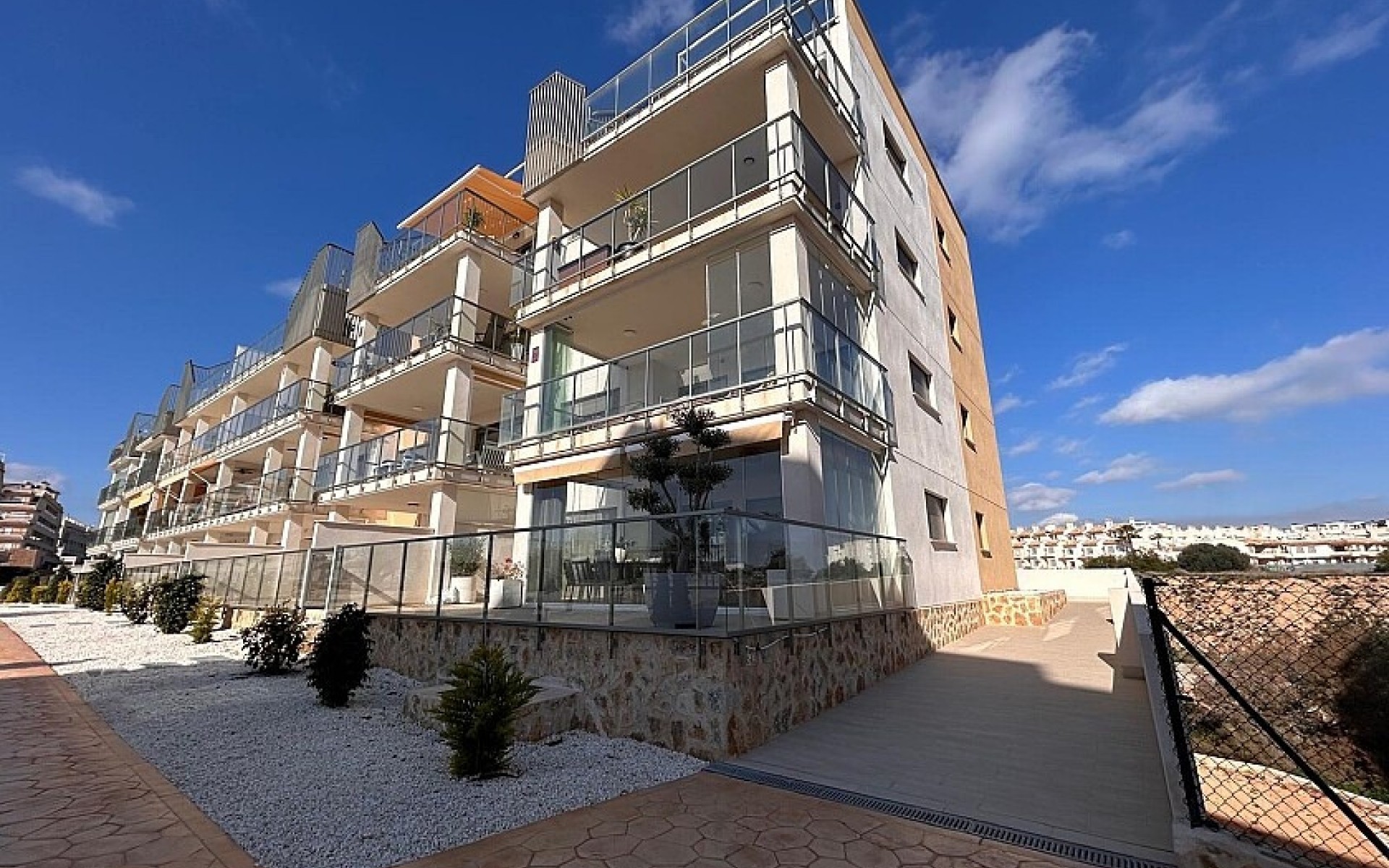 Resale - Apartment - Villamartin