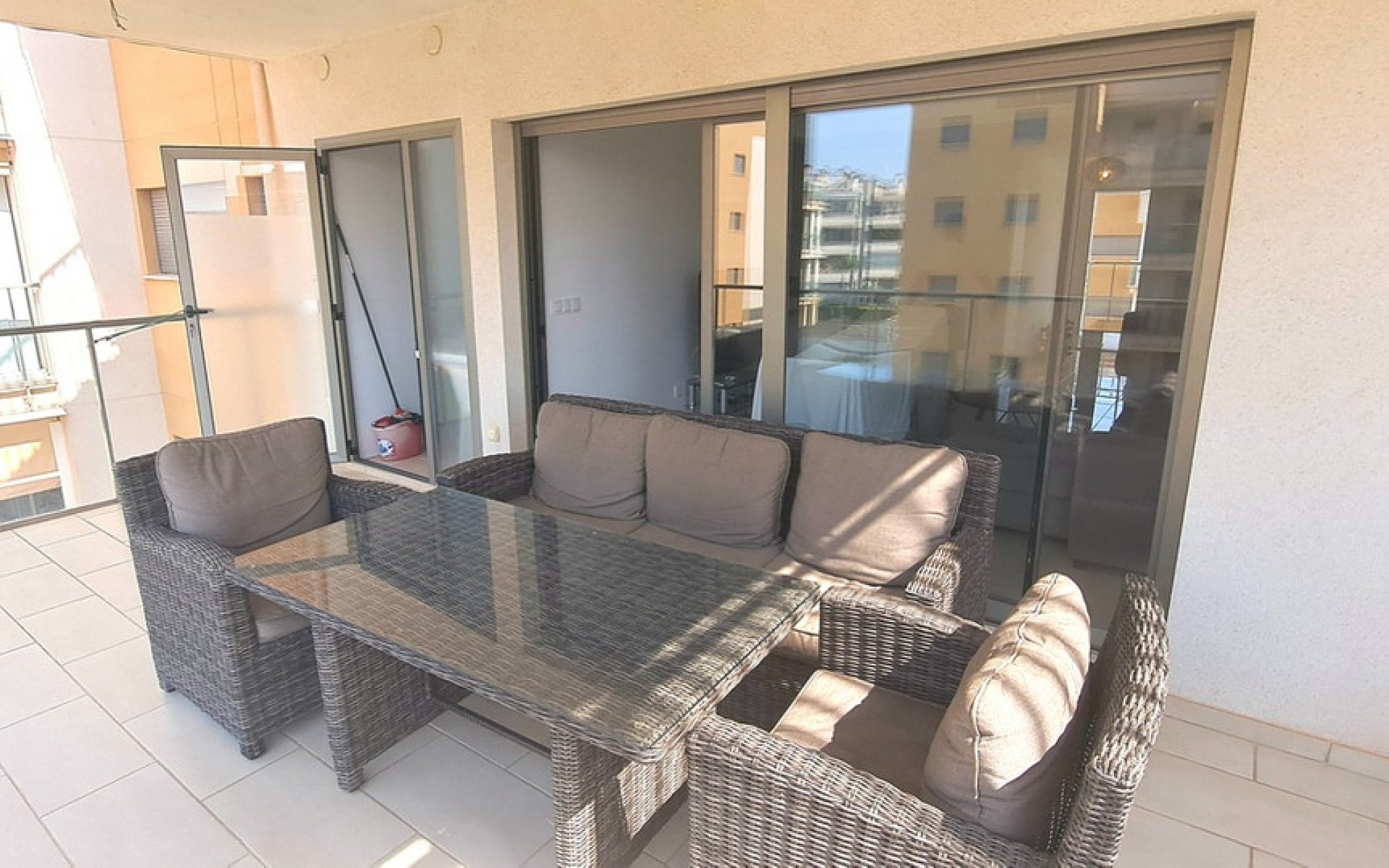 Resale - Apartment - Villamartin