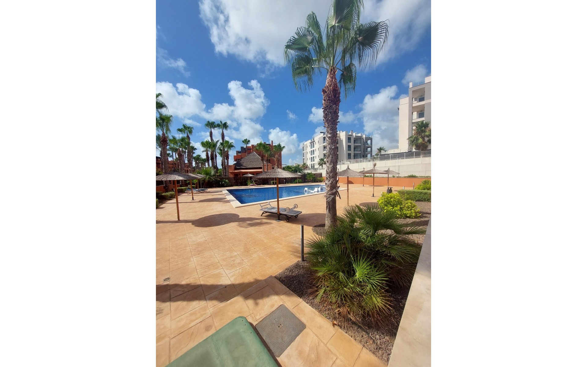 Resale - Apartment - Villamartin