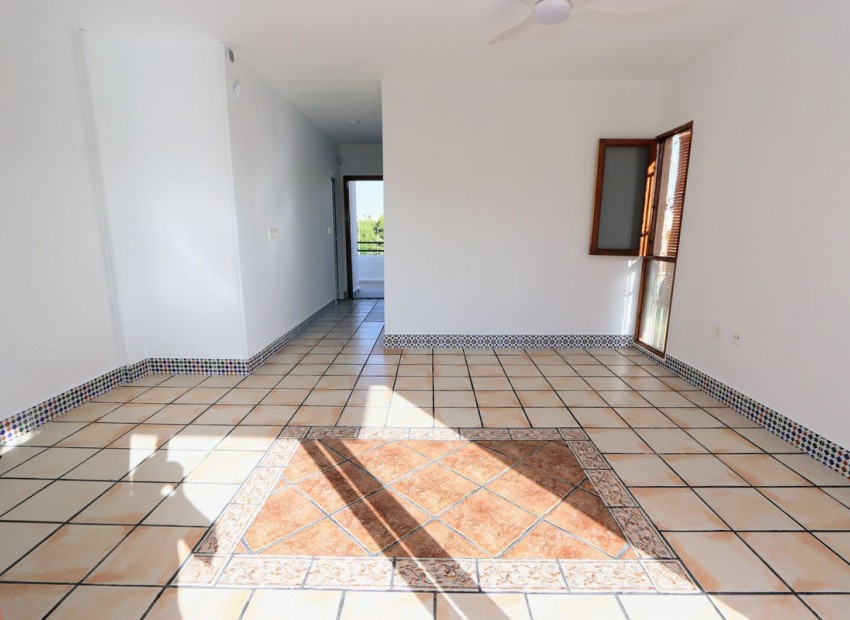 Resale - Apartment - Villamartin