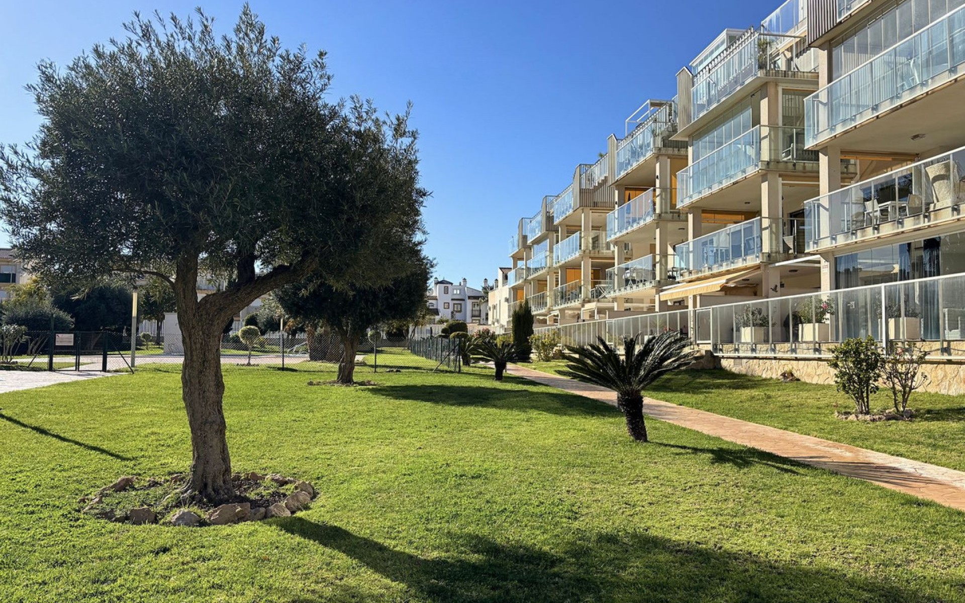Resale - Apartment - Villamartin