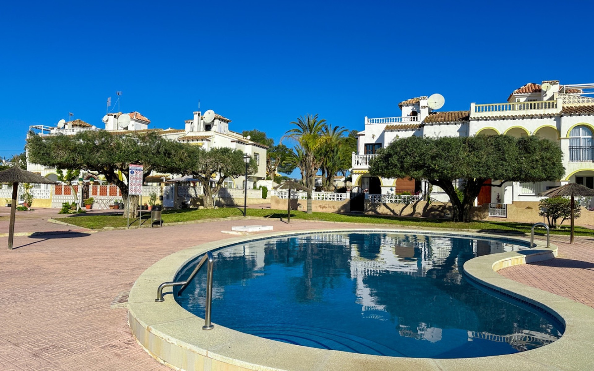 Resale - Apartment - Villamartin
