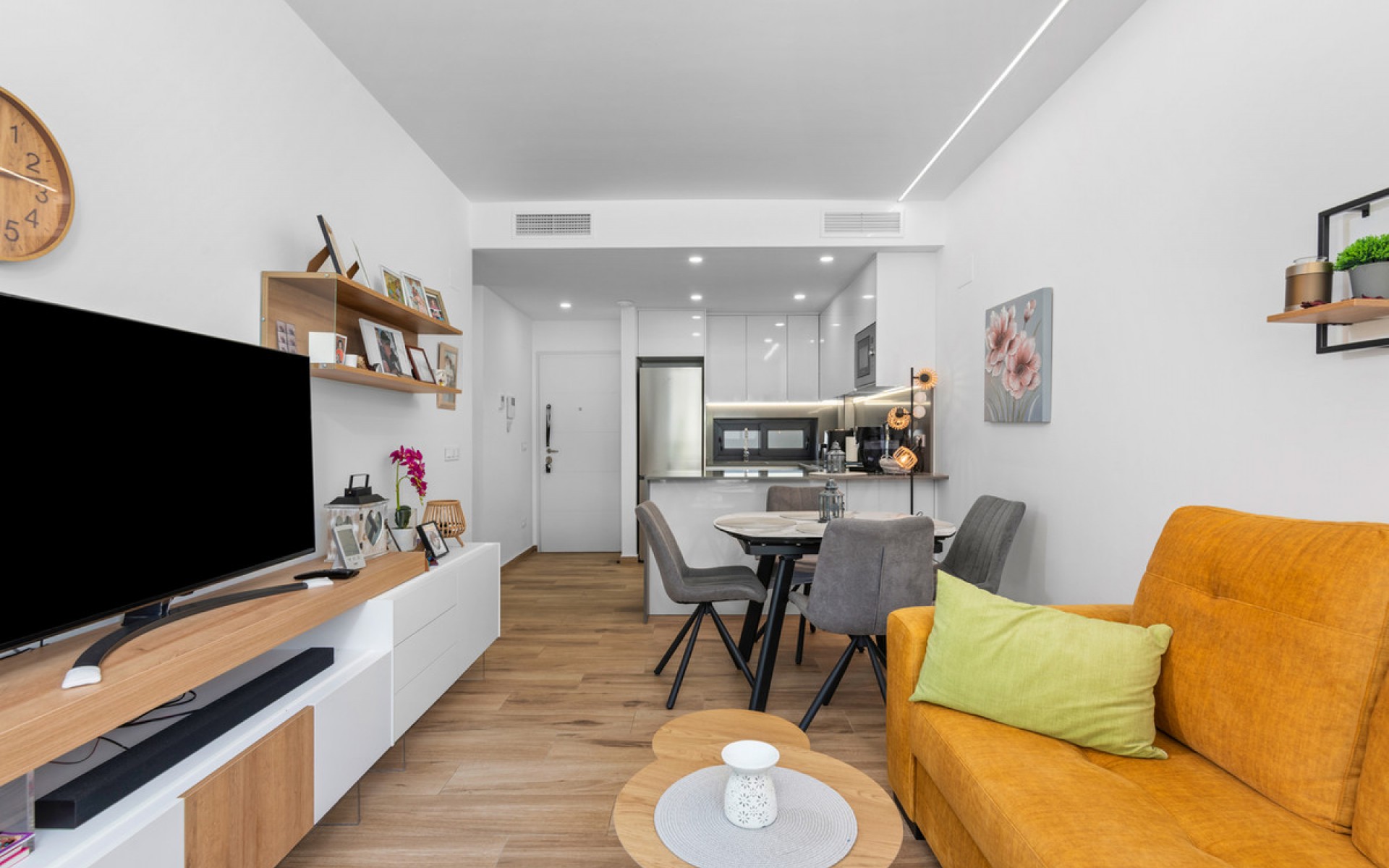 Resale - Apartment - Villamartin