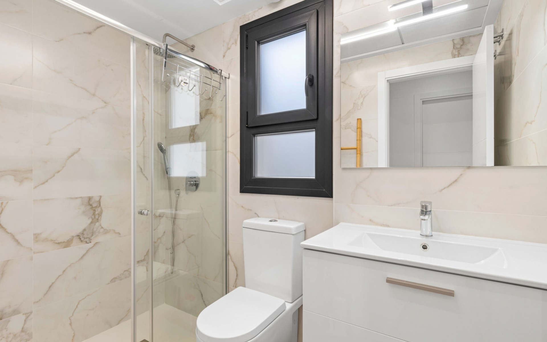 Resale - Apartment - Villamartin