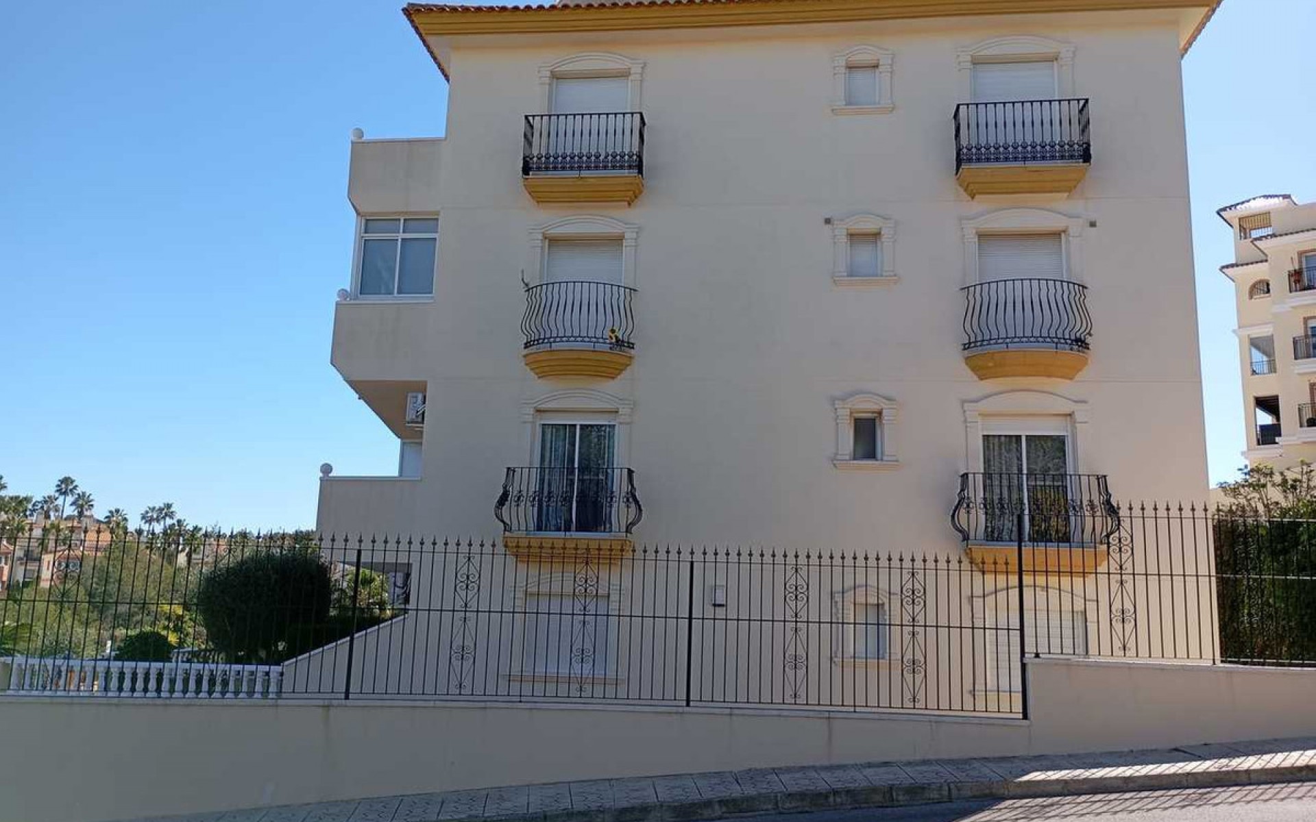 Resale - Apartment - Villamartin