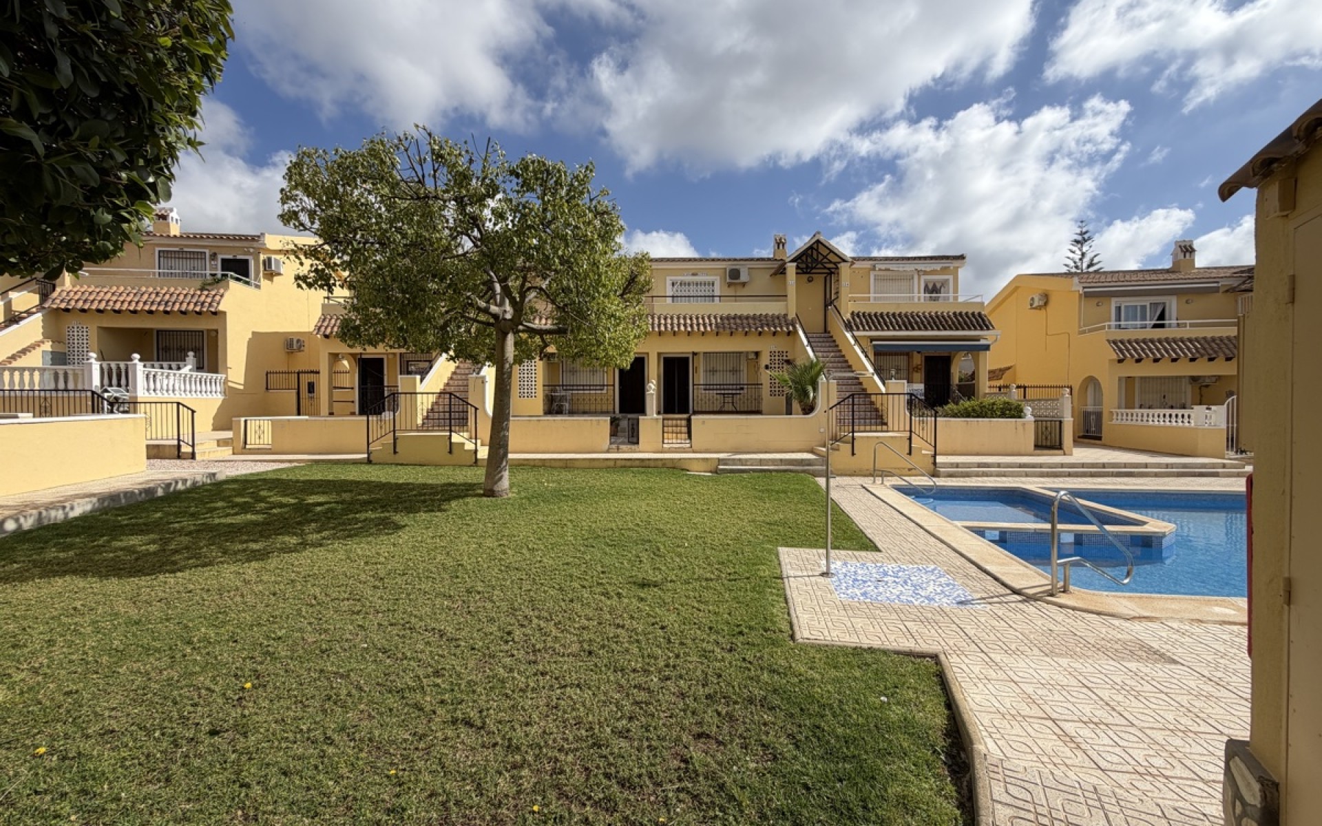 Resale - Apartment - Villamartin